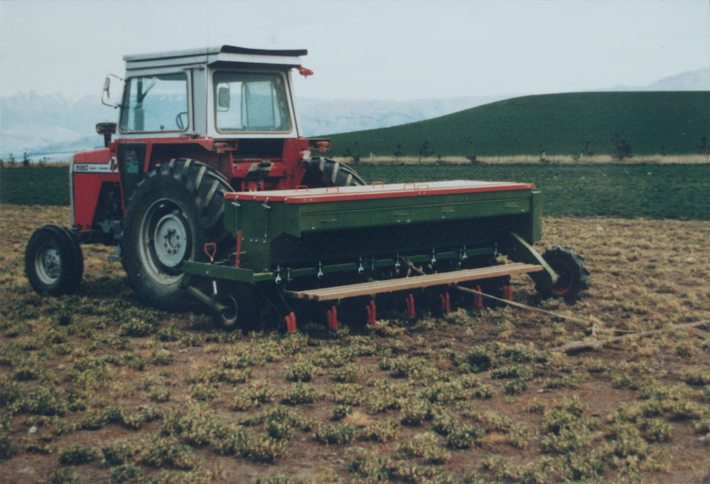 Red SeedoMatic, Massey Ferguson 590 series, row-crop tractor