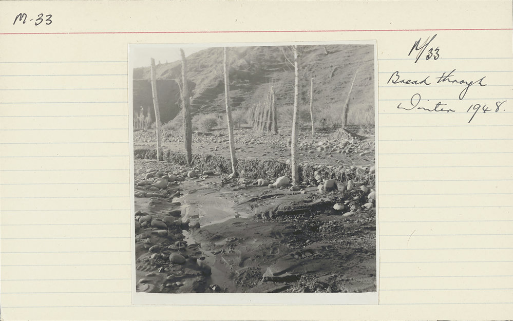 Groynes. 3. Breakthrough of water