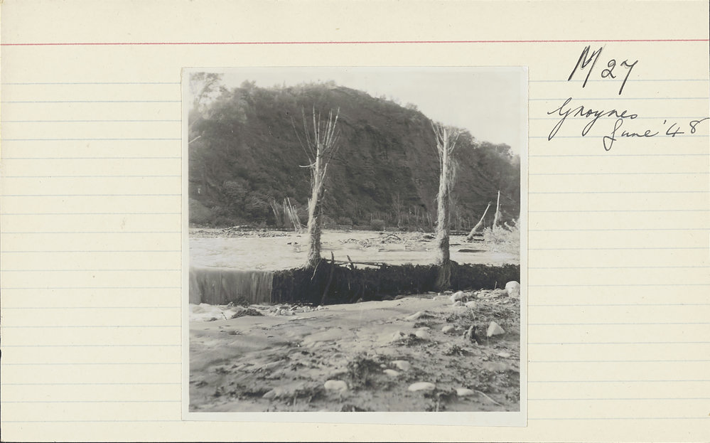 Groynes. 1. Overflow at the groyne