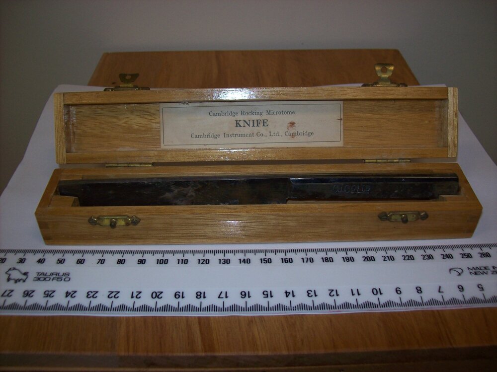 Wallaceville - Cambridge rocking microtome knife - Inside case