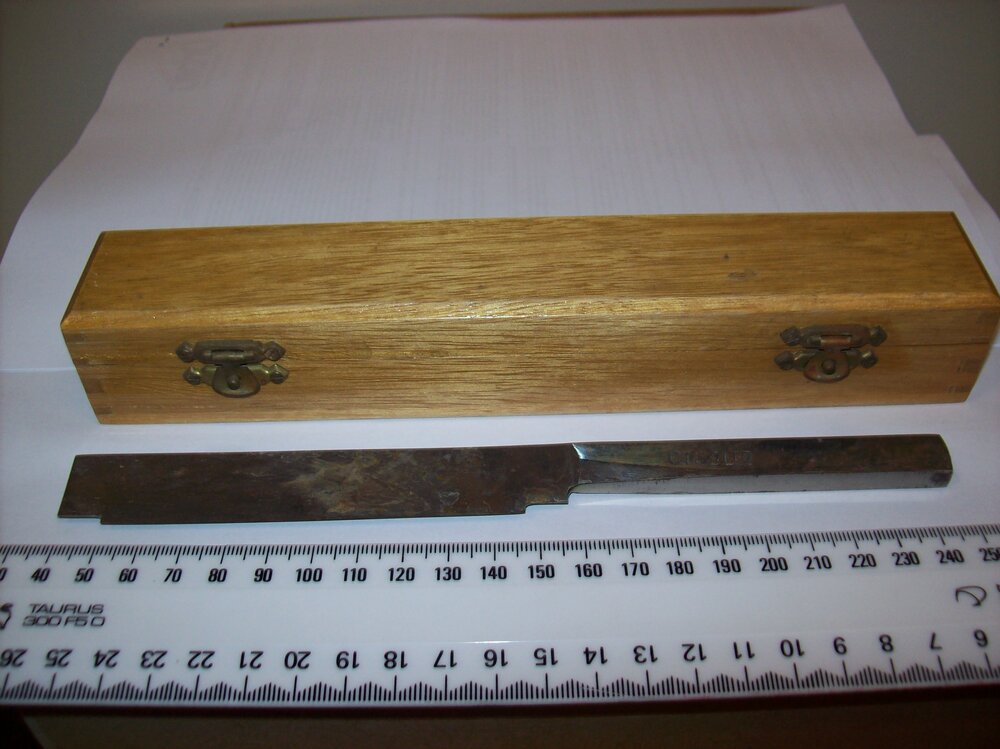 Wallaceville - Cambridge rocking microtone knife - Outside case