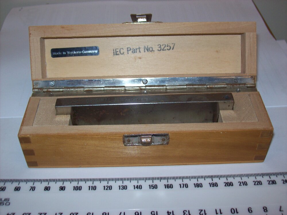 Wallaceville - Microtome blade in case