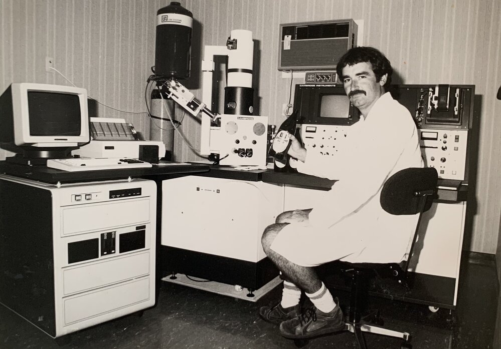 Electron microscope - 1 of 3