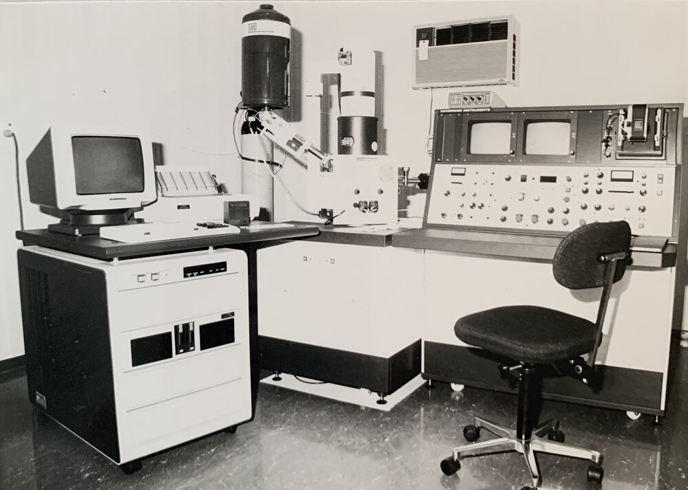 Electron microscope - 3 of 3