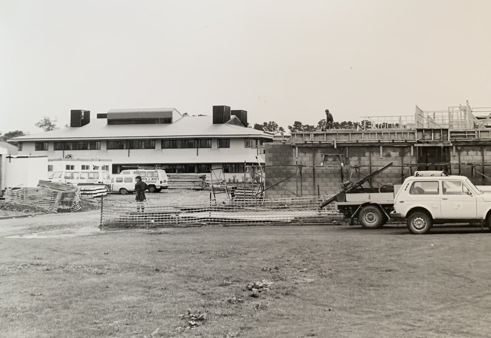 Construction underway at Grasslands in 1988