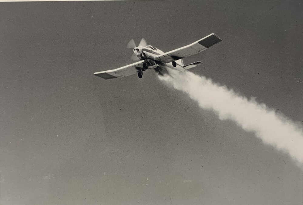 Aerial topdressing plane