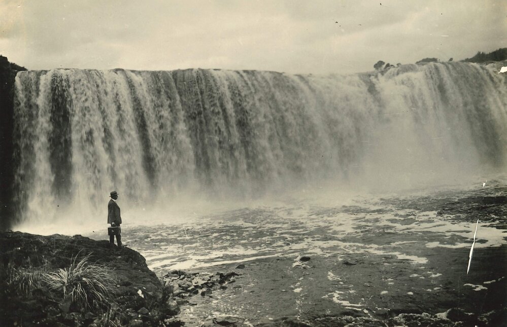 Man viewing Wairua Falls