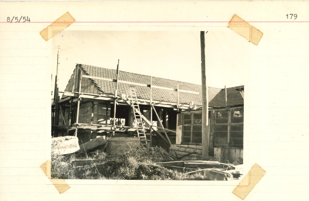 Scaffolding on a Grasslands building - 1