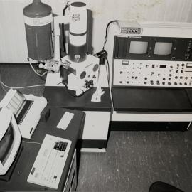 Electron microscope - 2 of 3