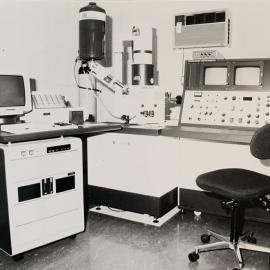 Electron microscope - 3 of 3