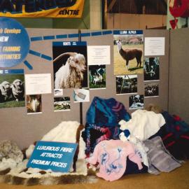 Fibre farming display