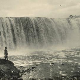 Man viewing Wairua Falls