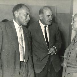 Mr. Hyde, Mr Molta and Mr. Vluit in conversation