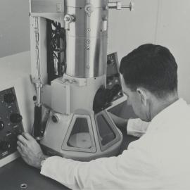 Philips Norelco EM-200 Electron Microscope