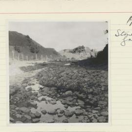 Groynes. 6. Stone crate groyne