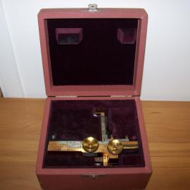 Wallaceville - Scales in small box