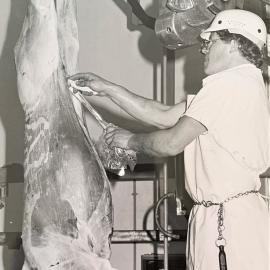 Carcass dressing - removing bone